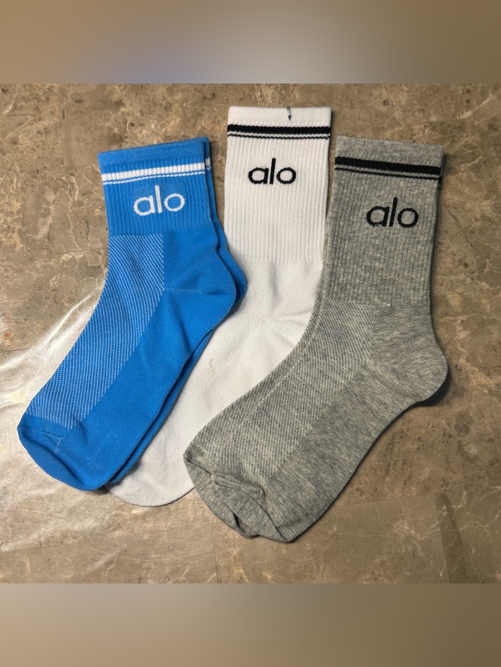 New Women’s Alo Socks
New with tags in its packaging 
3 pairs 
Fits sizes 6-11